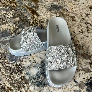 MK slippers, size 9.